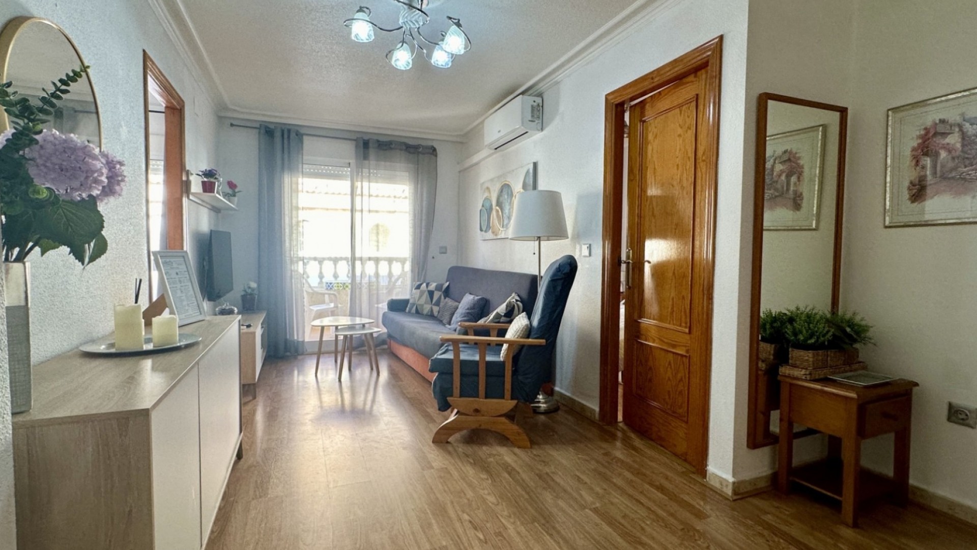 Resale - Wohnung Appartement -
Torrevieja