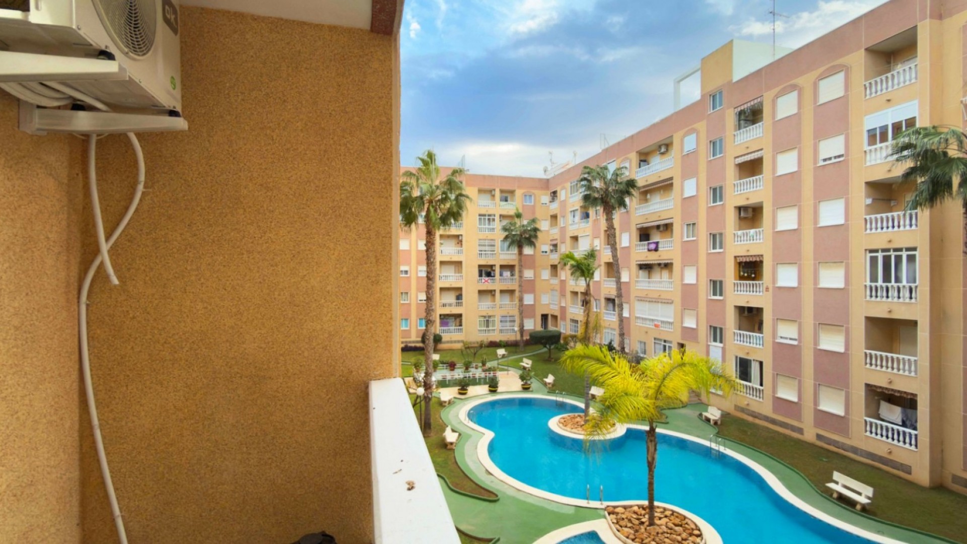 Resale - Wohnung Appartement -
Torrevieja