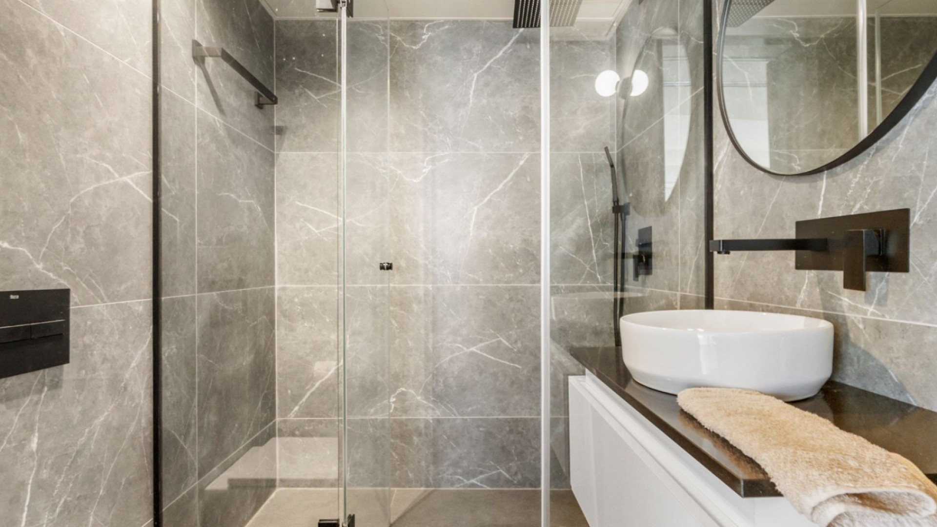 Resale - Wohnung Appartement -
Torrevieja