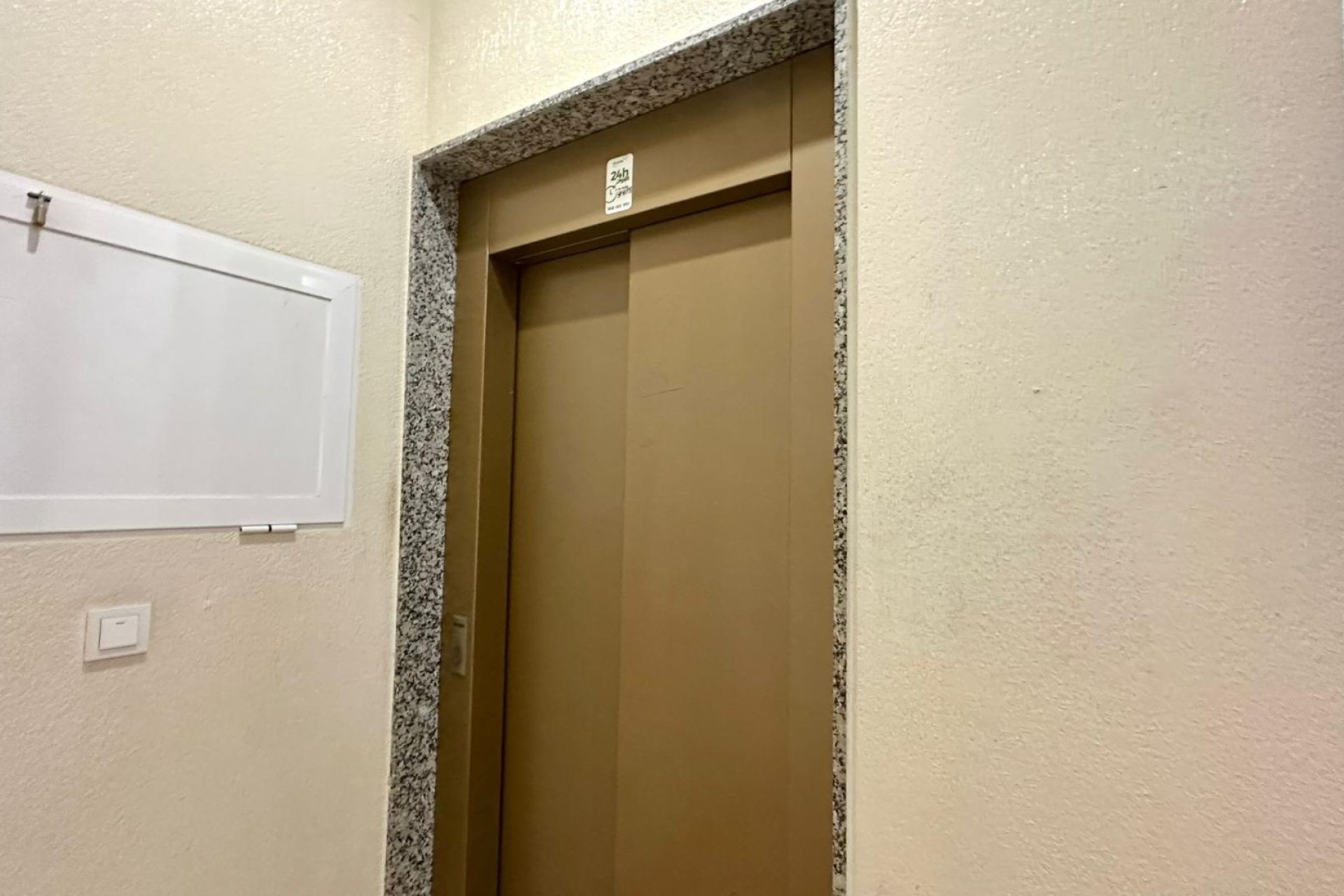 Resale - Wohnung / Appartement -
Torrevieja