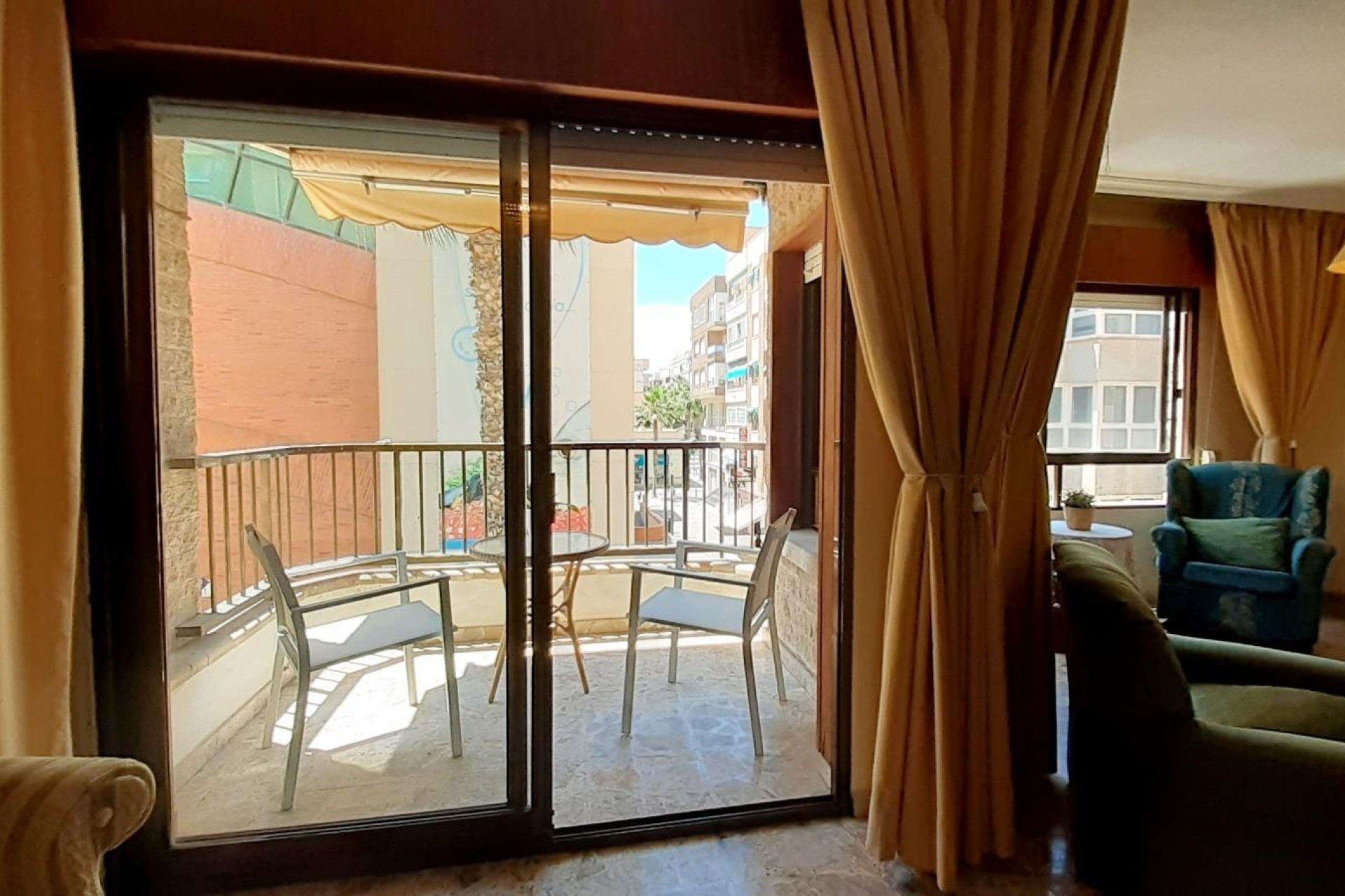 Resale - Wohnung / Appartement -
Torrevieja