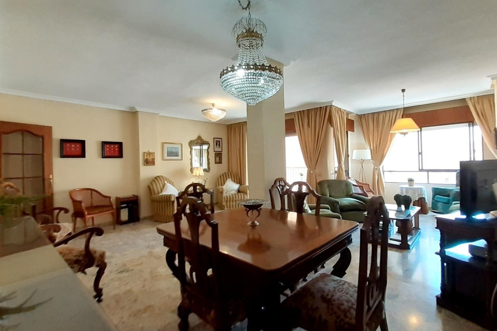 Resale - Wohnung / Appartement -
Torrevieja