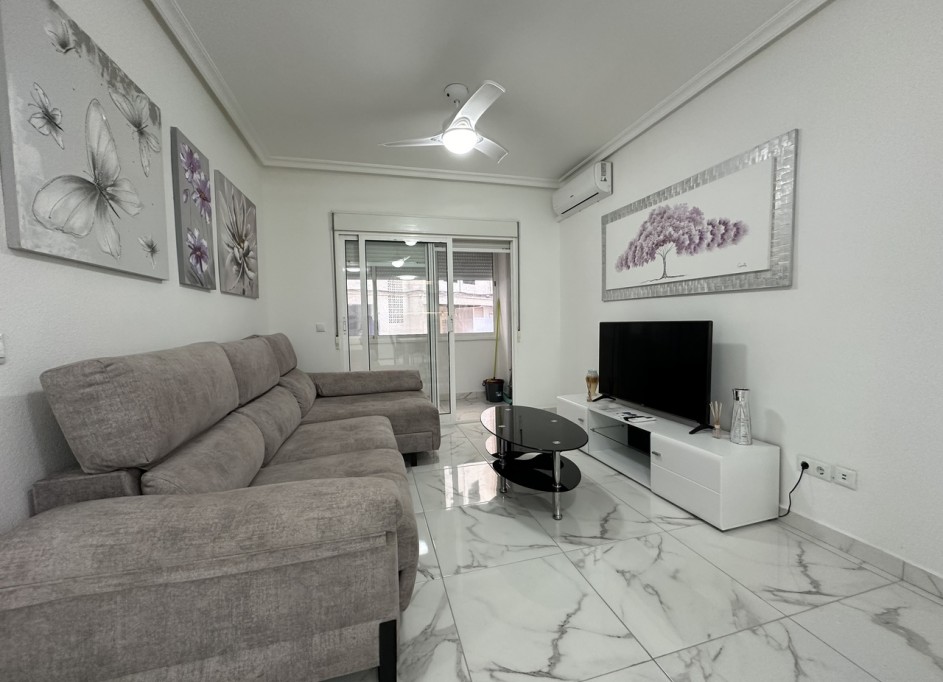 Resale - Wohnung Appartement -
Torrevieja
