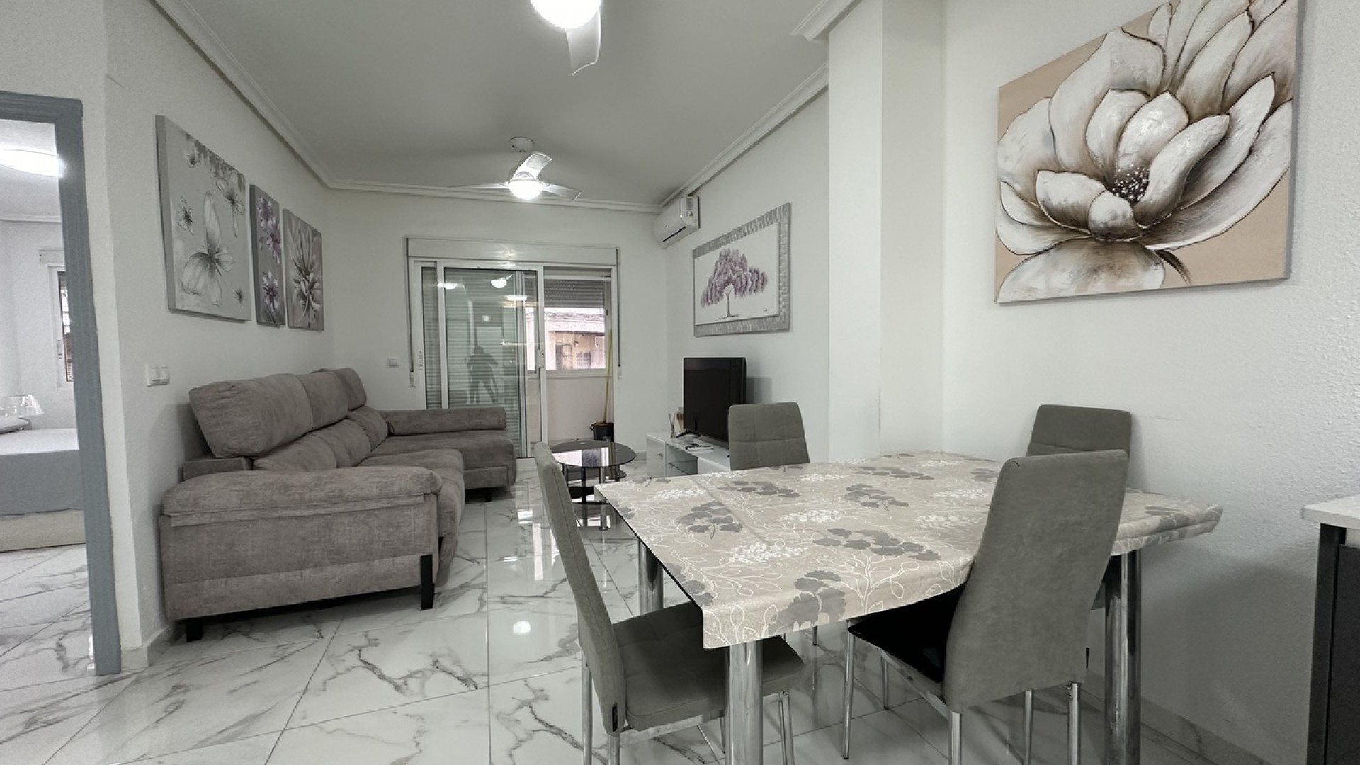 Resale - Wohnung Appartement -
Torrevieja