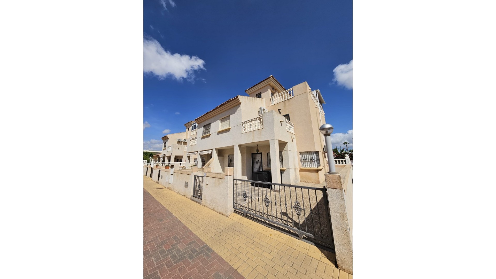 Resale - Wohnung Appartement -
Torrevieja