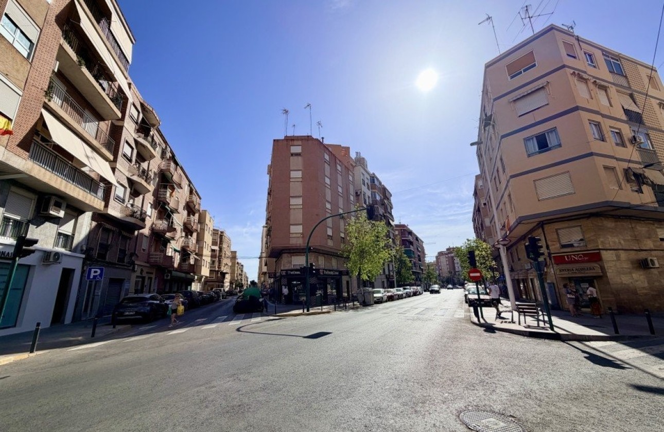 Revente - Appartement -
Elche