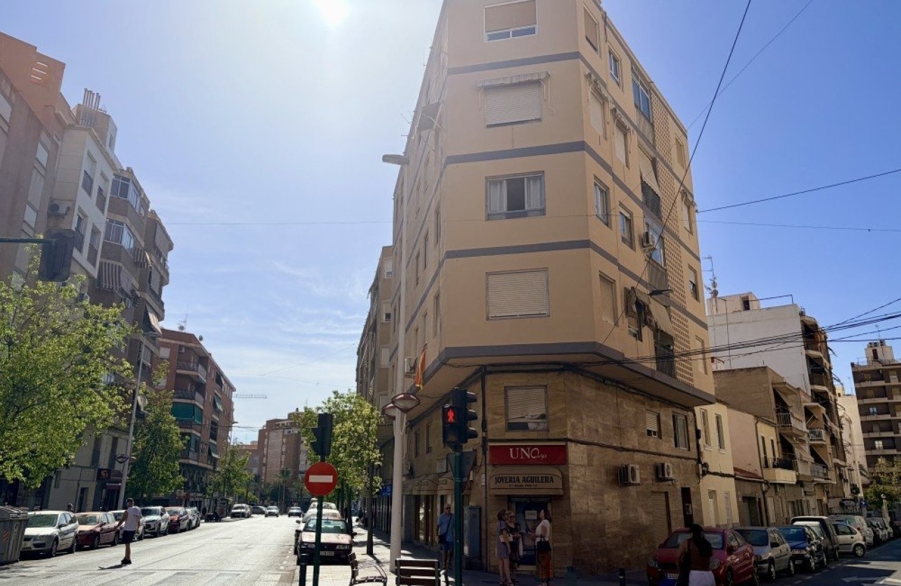Revente - Appartement -
Elche