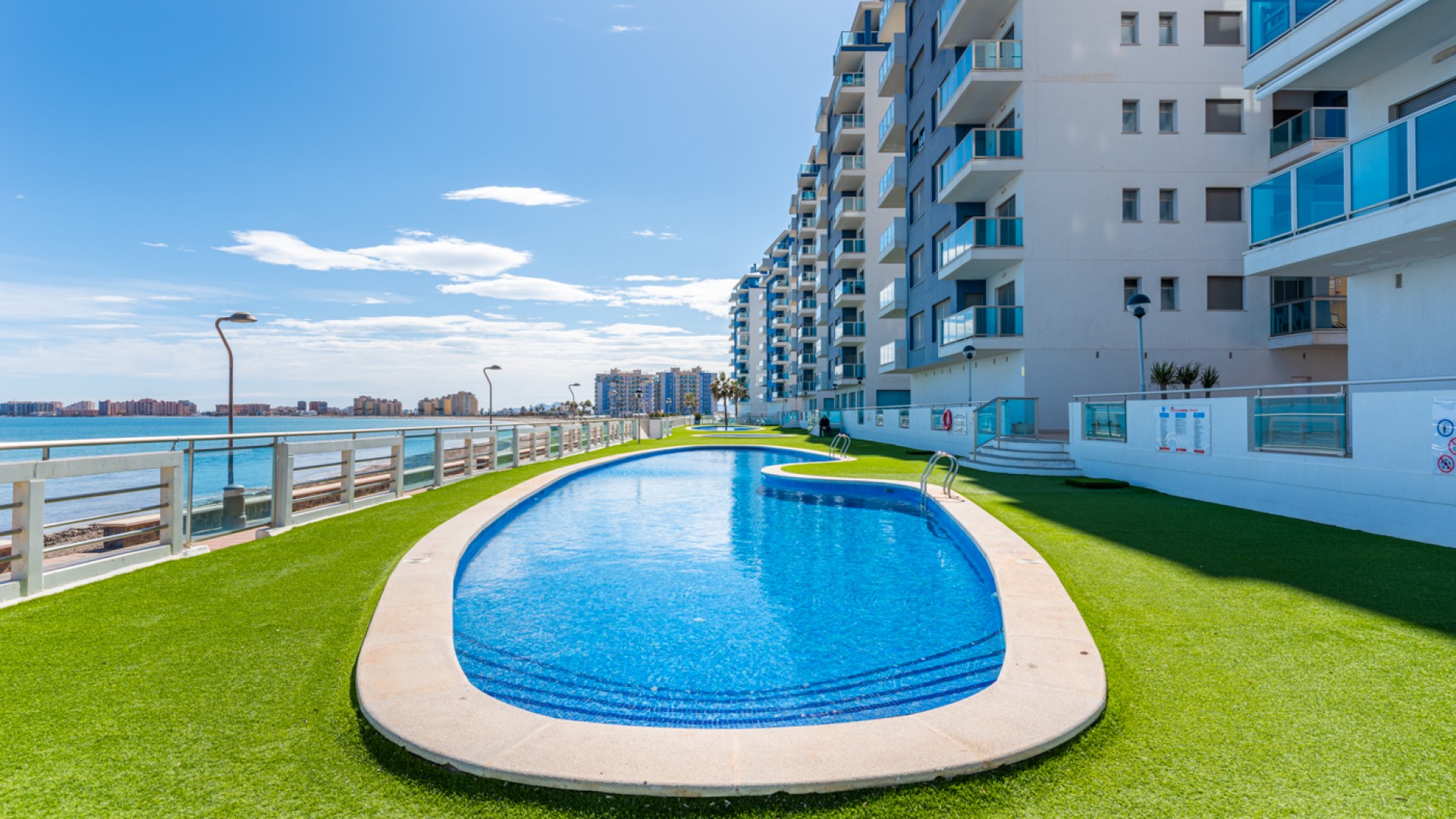 Revente - Appartement -
La Manga del Mar Menor - La Manga