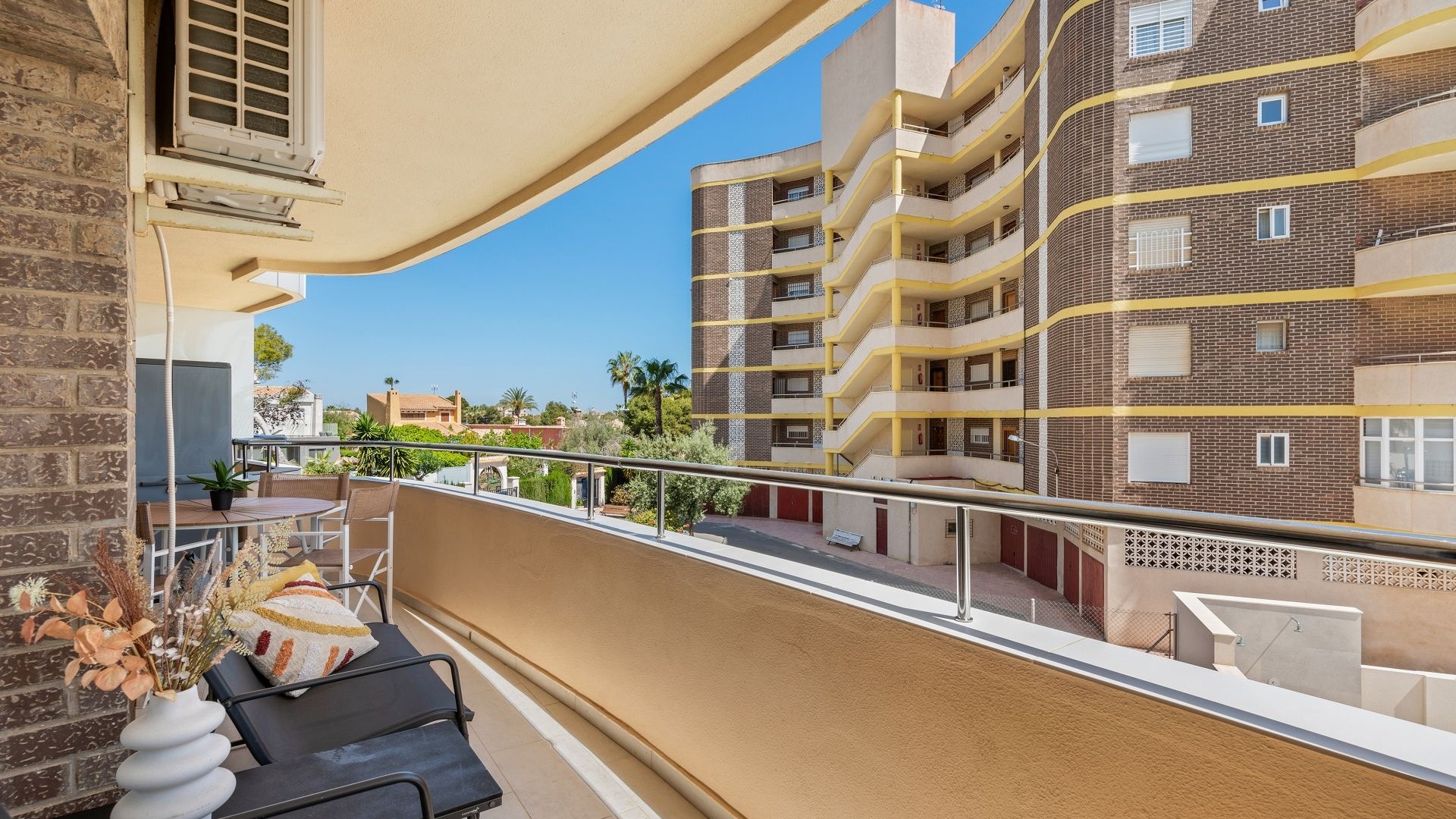 Revente - Appartement -
La Zenia