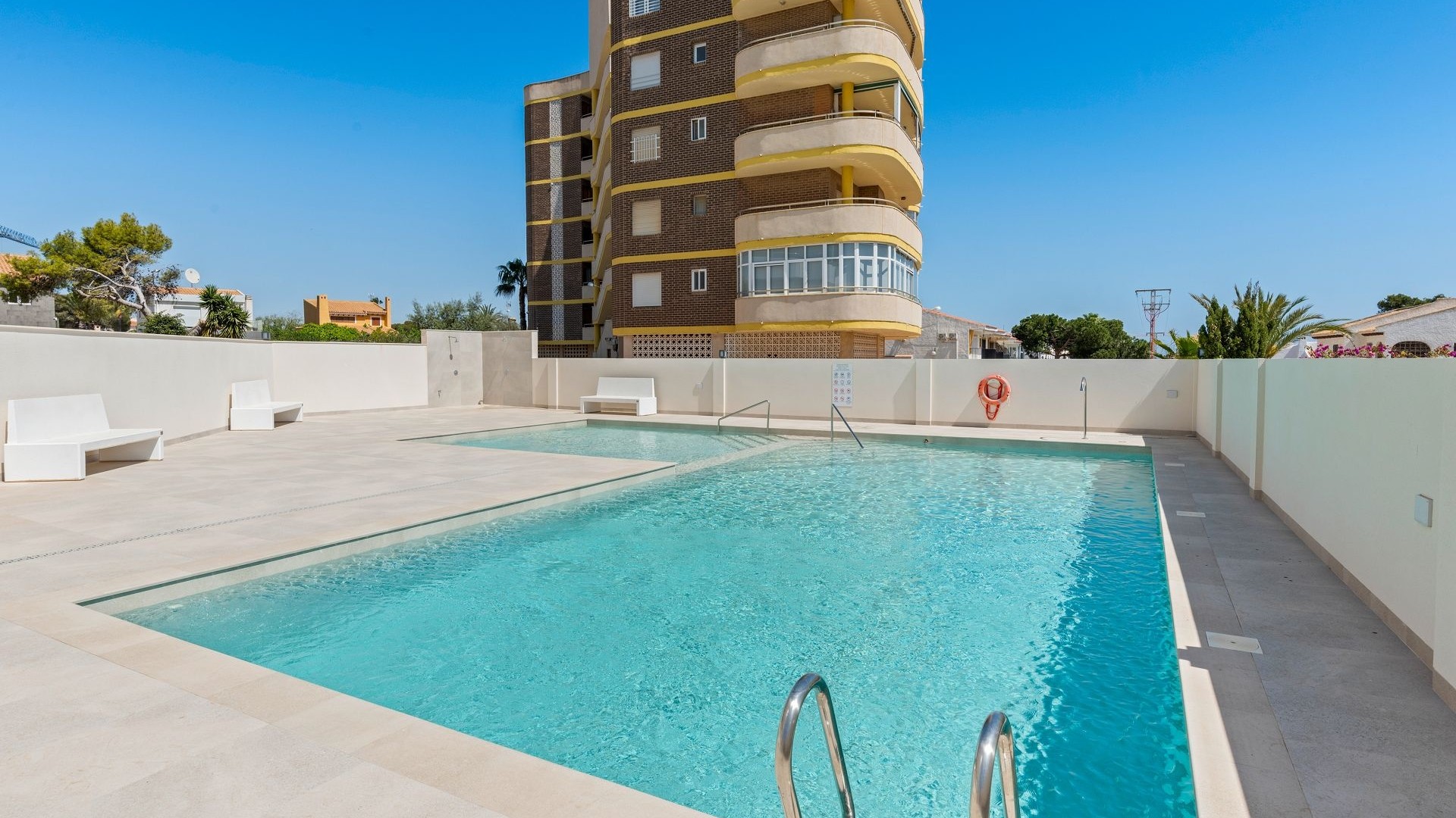 Revente - Appartement -
La Zenia