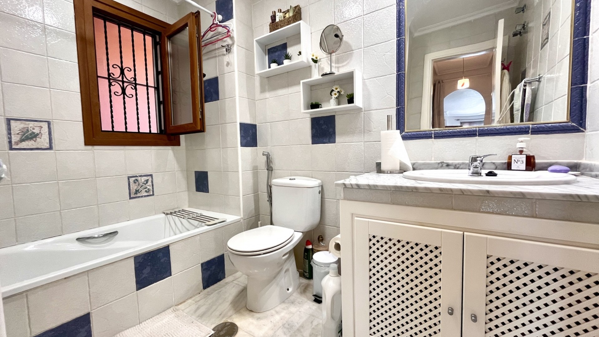 Revente - Appartement -
La Zenia