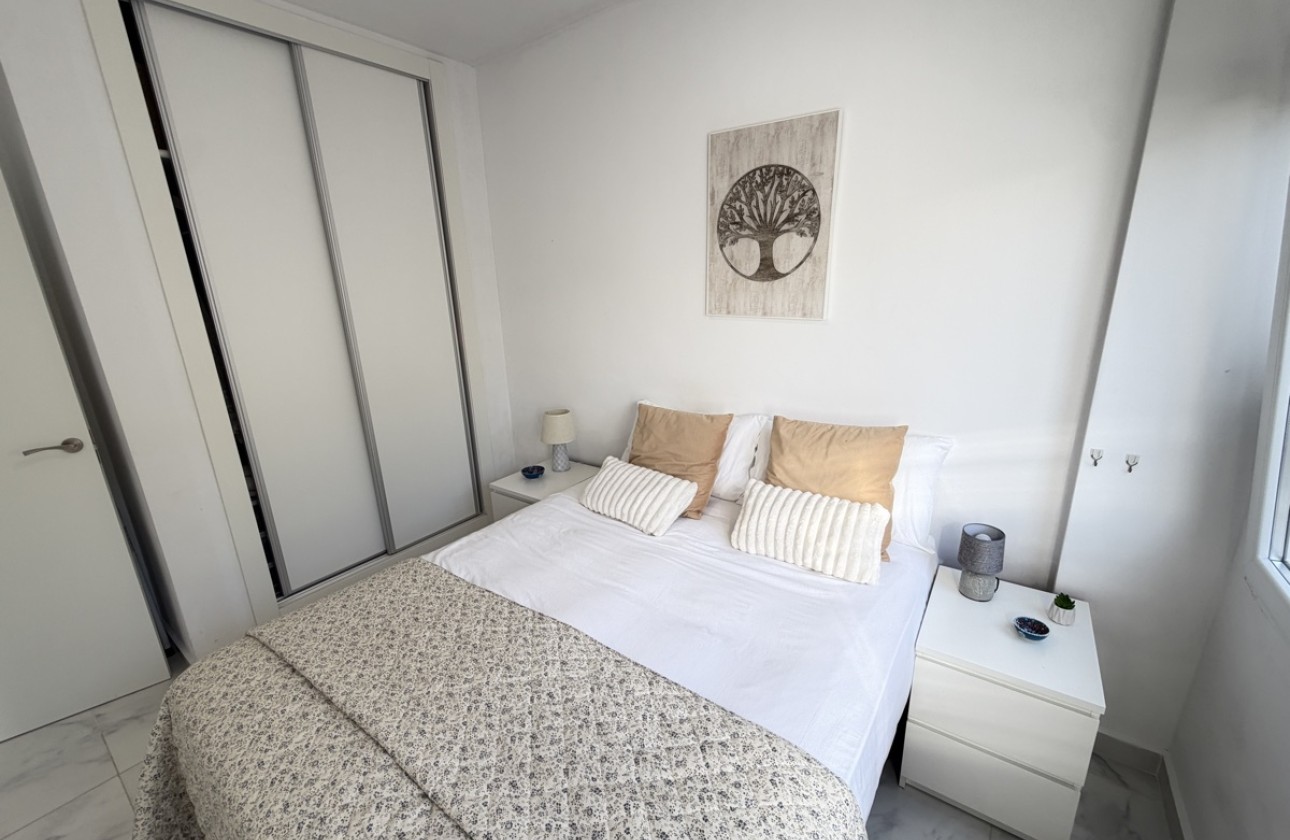 Revente - Appartement -
La Zenia