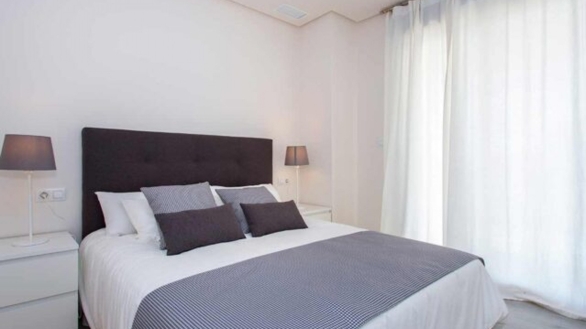 Revente - Appartement -
La Zenia