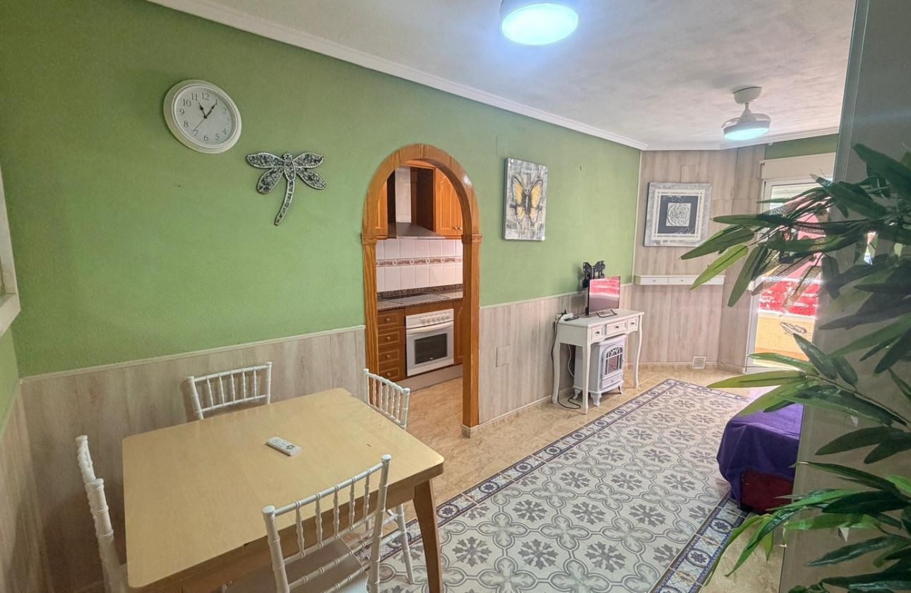 Revente - Appartement -
Los Montesinos - Centro