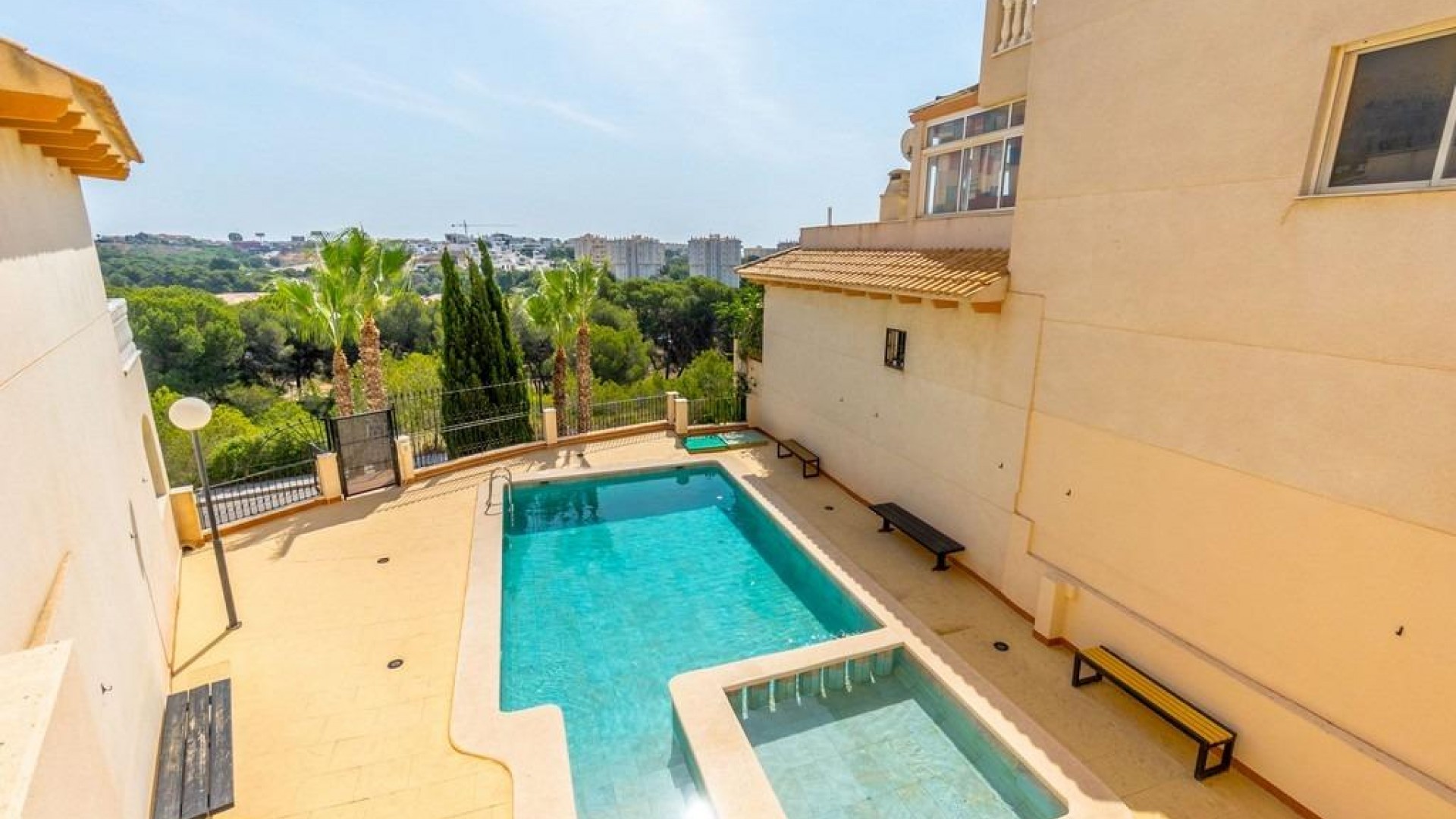 Revente - Appartement -
Orihuela Costa - Campoamor