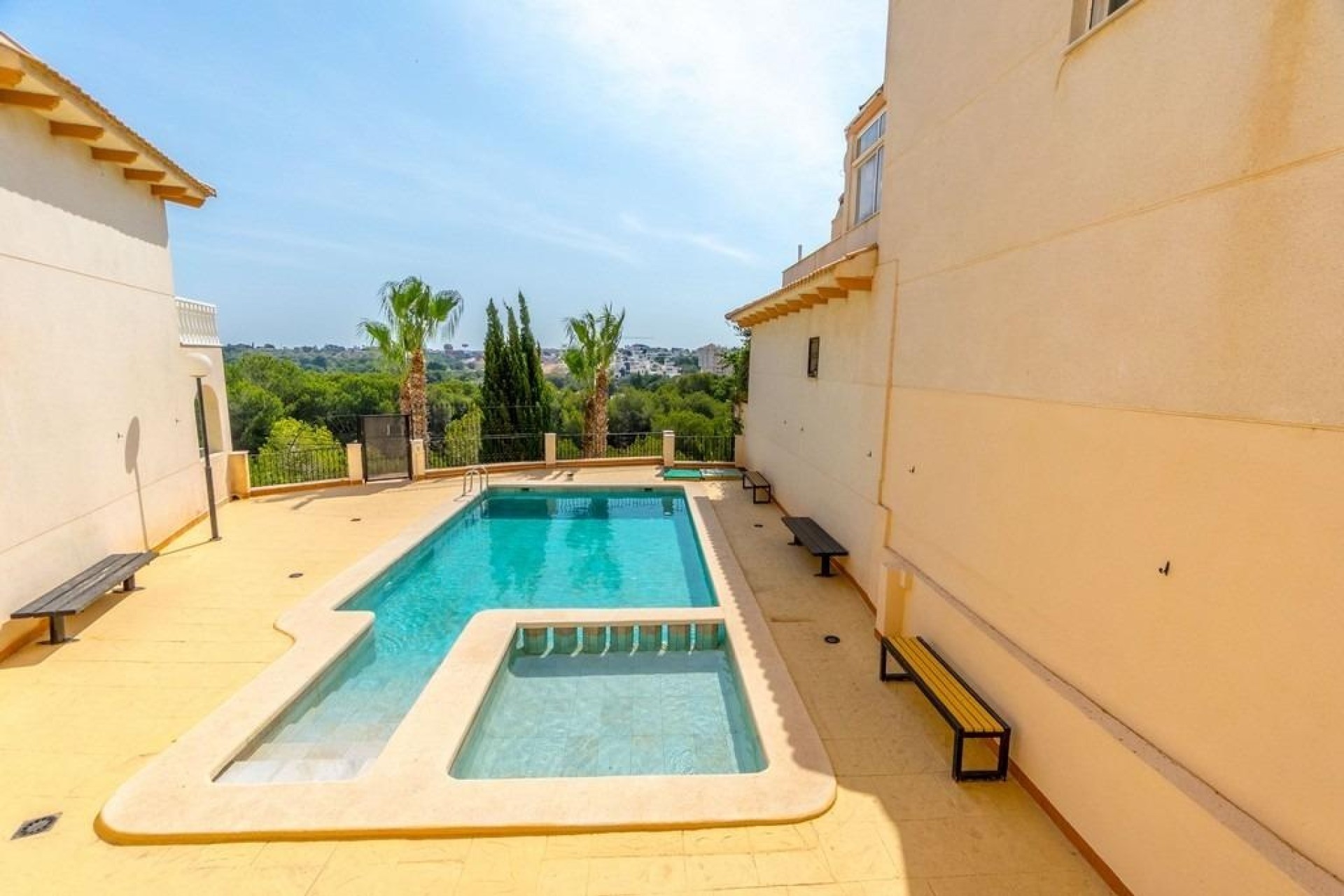 Revente - Appartement -
Orihuela Costa - Campoamor