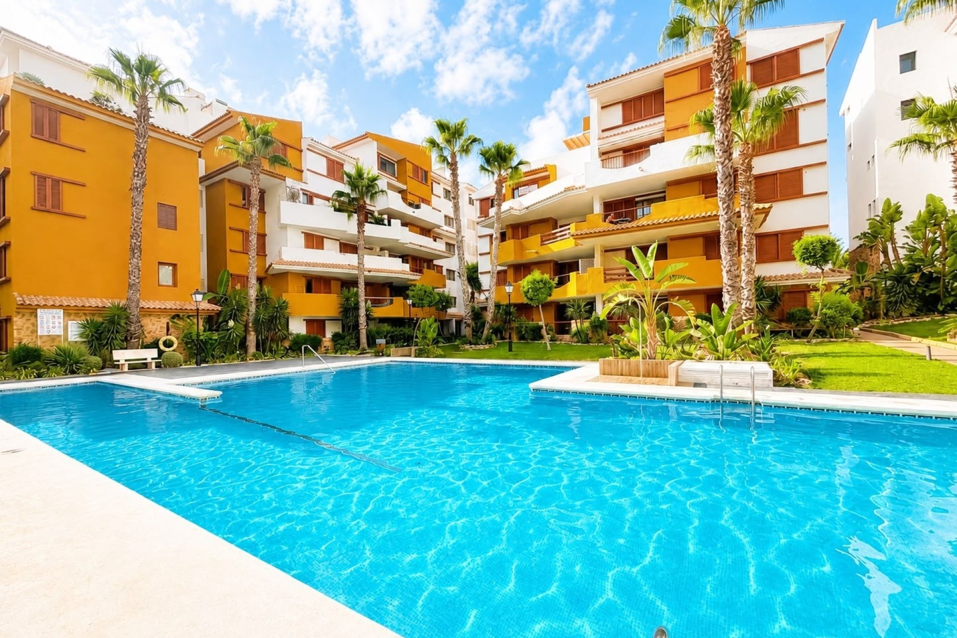 Revente - Appartement -
Punta Prima