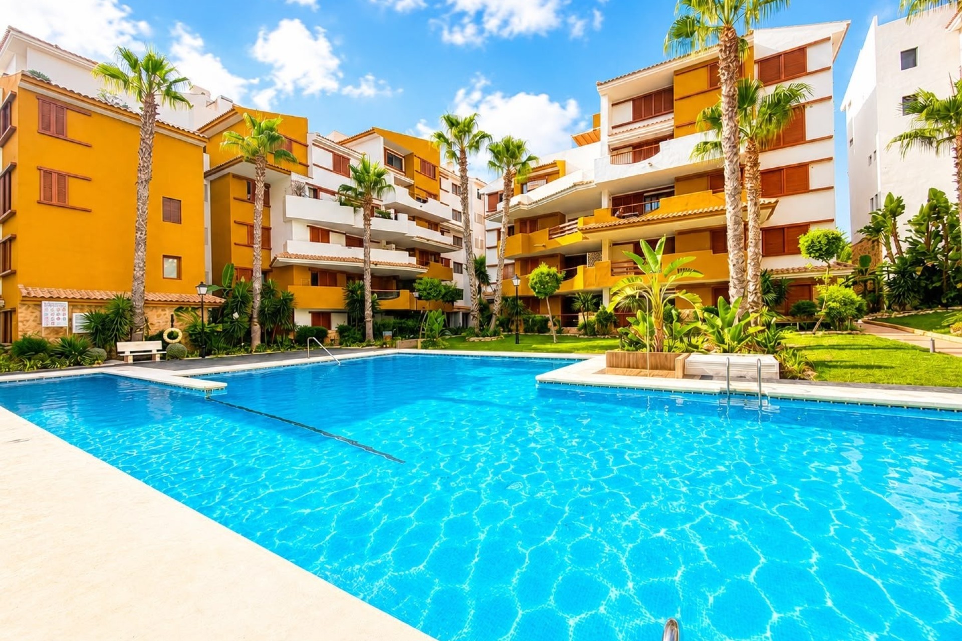 Revente - Appartement -
Punta Prima