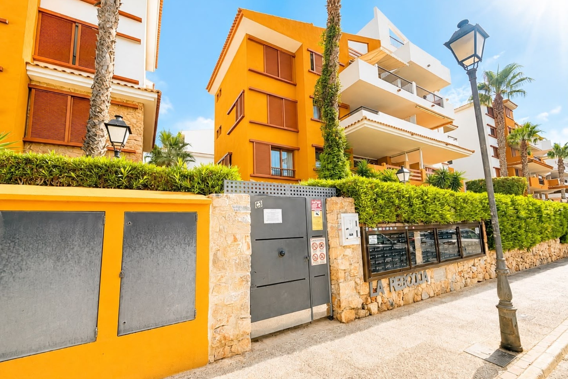 Revente - Appartement -
Punta Prima