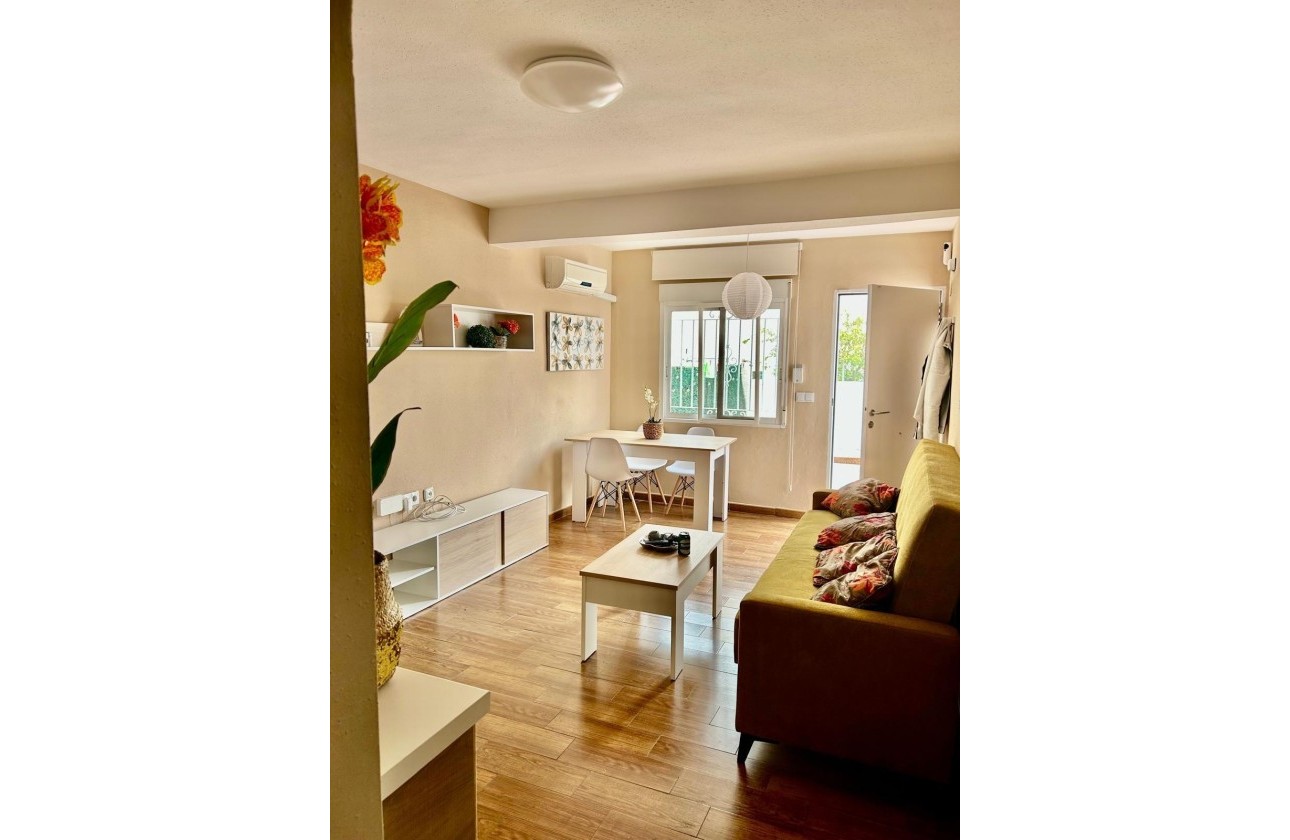 Revente - Appartement -
Torrevieja - Aguas Nuevas
