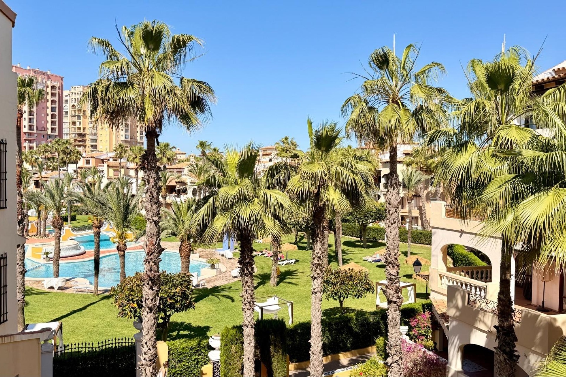 Revente - Appartement -
Torrevieja - Aldea del mar