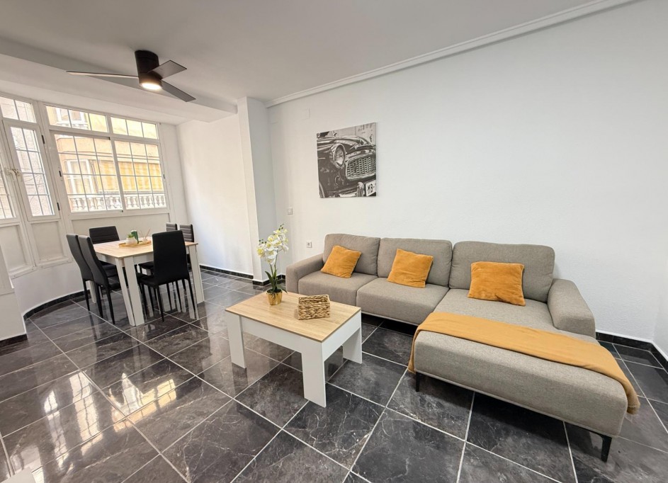 Revente - Appartement -
Torrevieja - Center