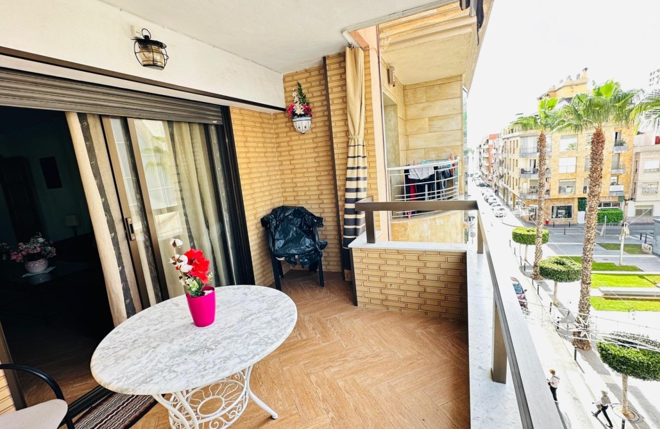 Revente - Appartement -
Torrevieja - Center