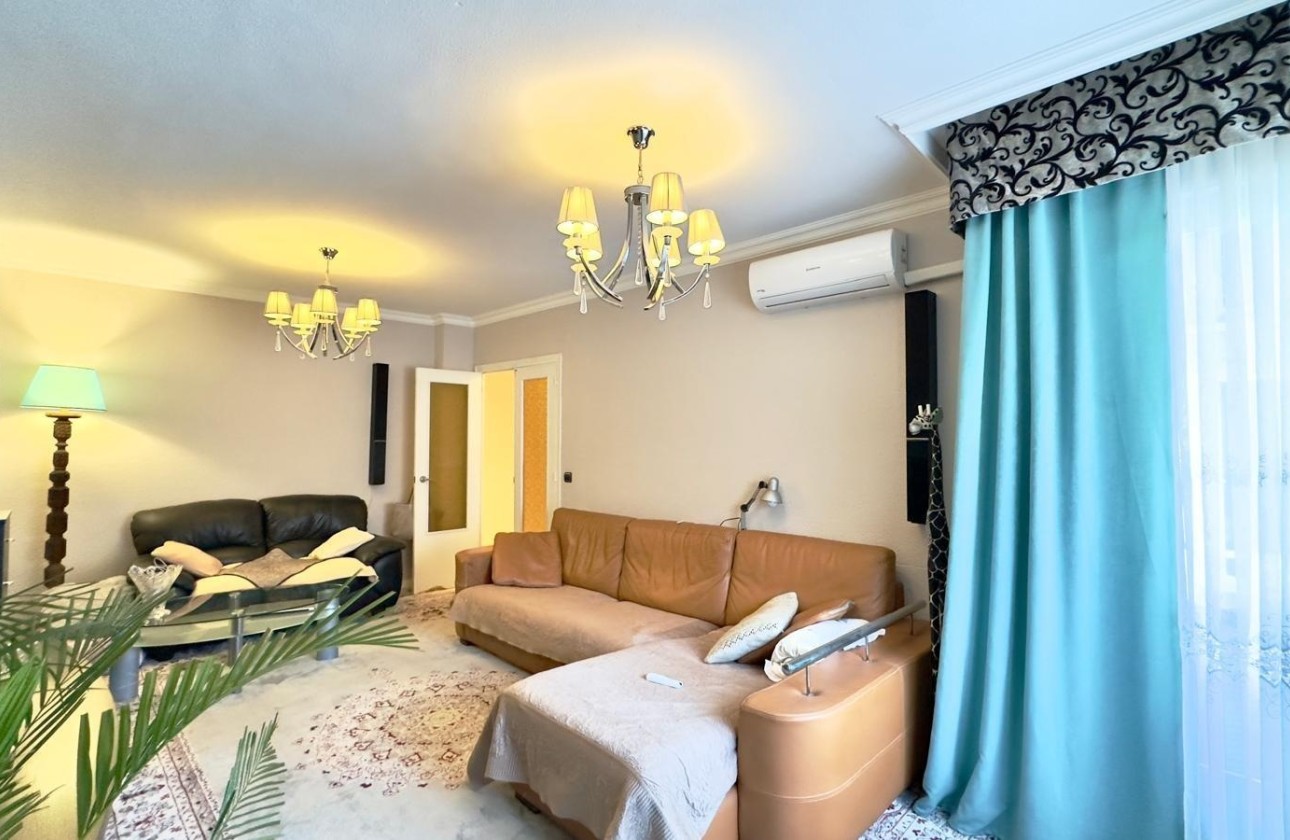 Revente - Appartement -
Torrevieja - Center