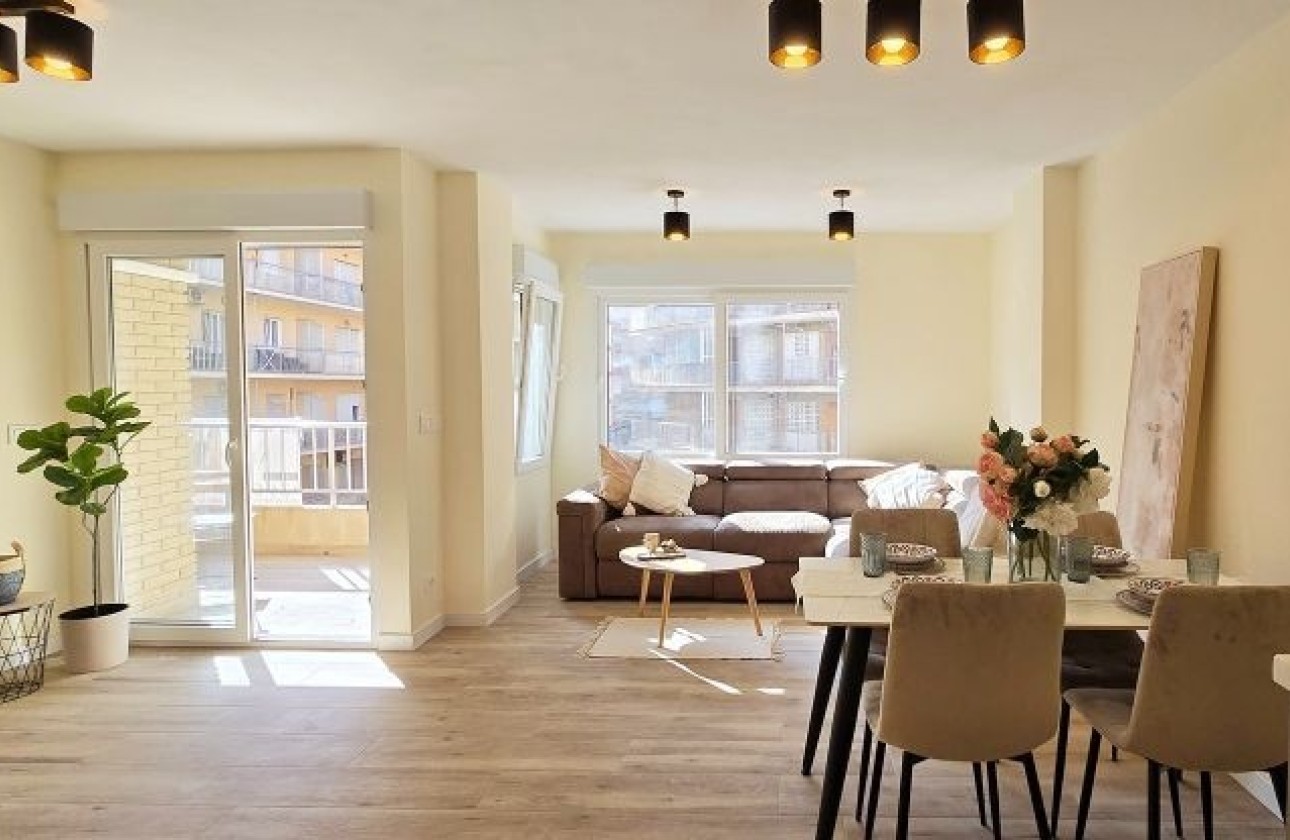 Revente - Appartement -
Torrevieja - Center