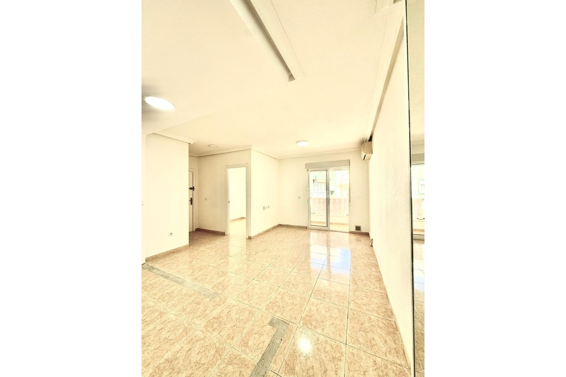 Revente - Appartement -
Torrevieja - Center