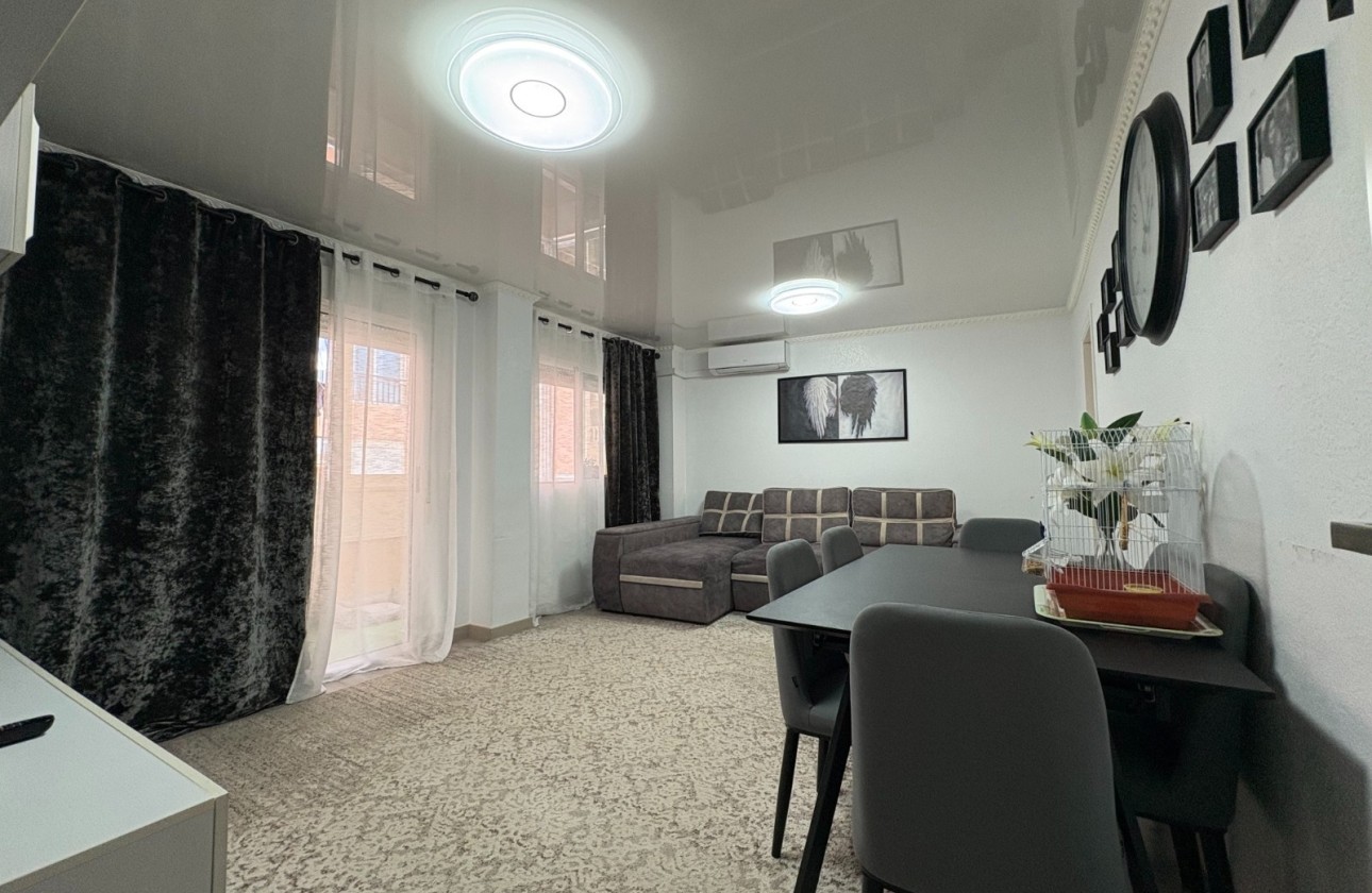 Revente - Appartement -
Torrevieja - Centro