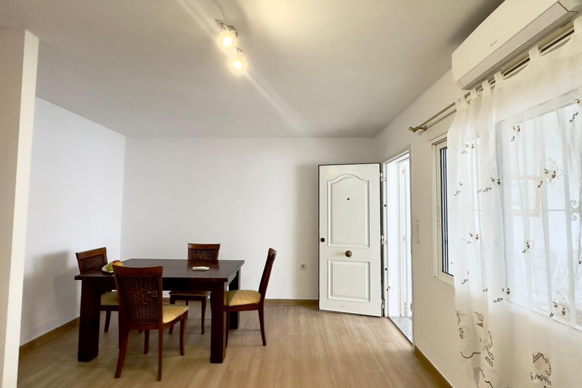 Revente - Appartement -
Torrevieja - El limonar