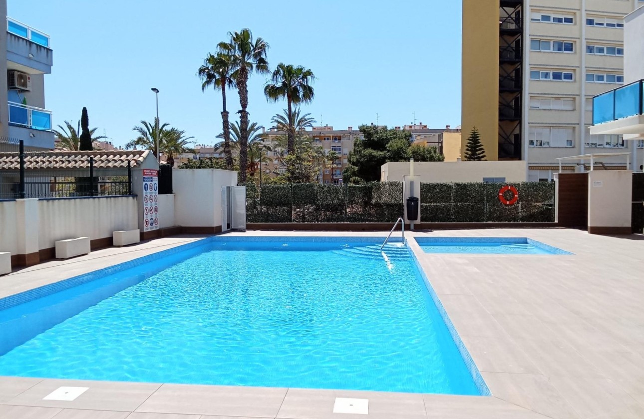 Revente - Appartement -
Torrevieja - Estacion de autobuses