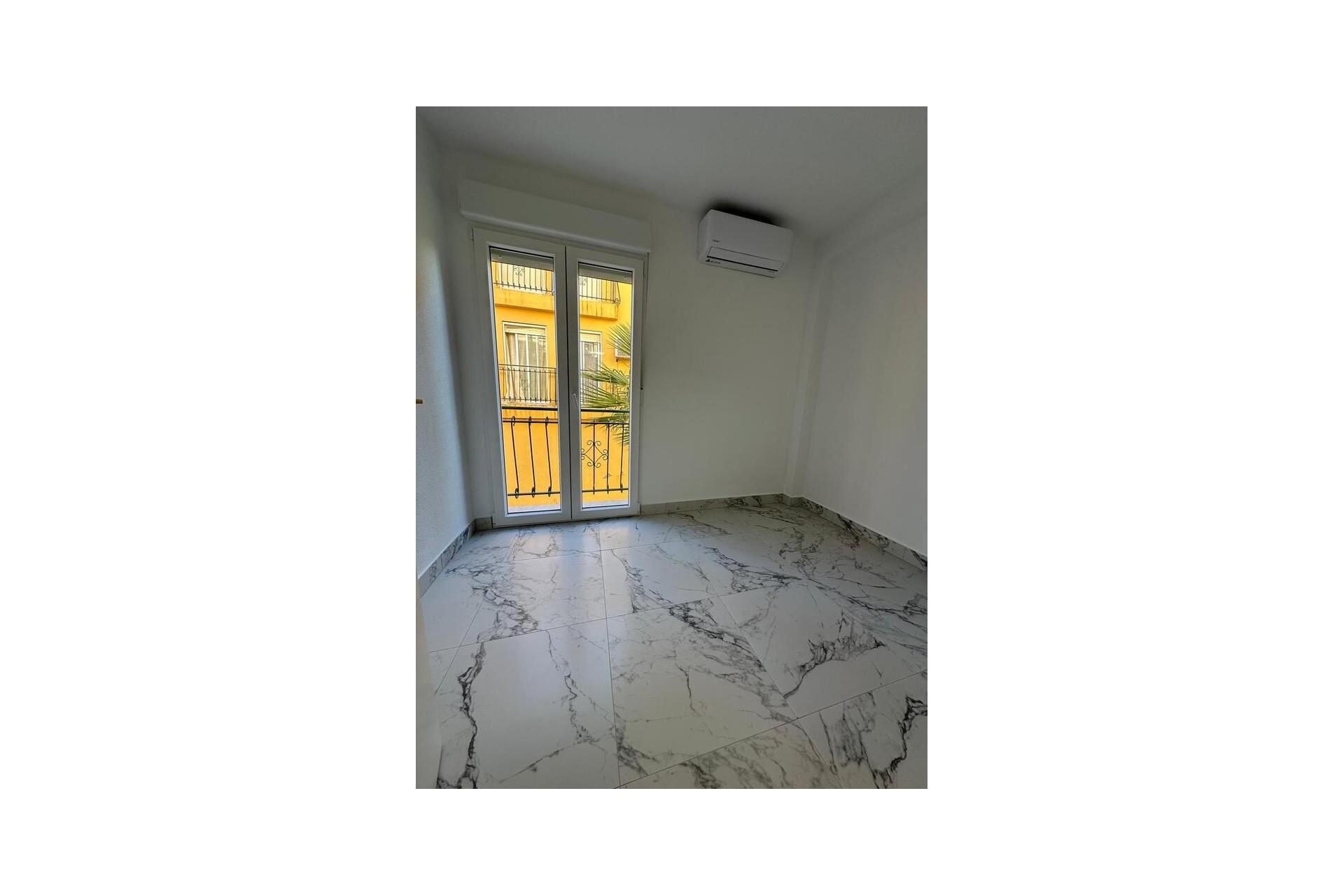 Revente - Appartement -
Torrevieja - La veleta