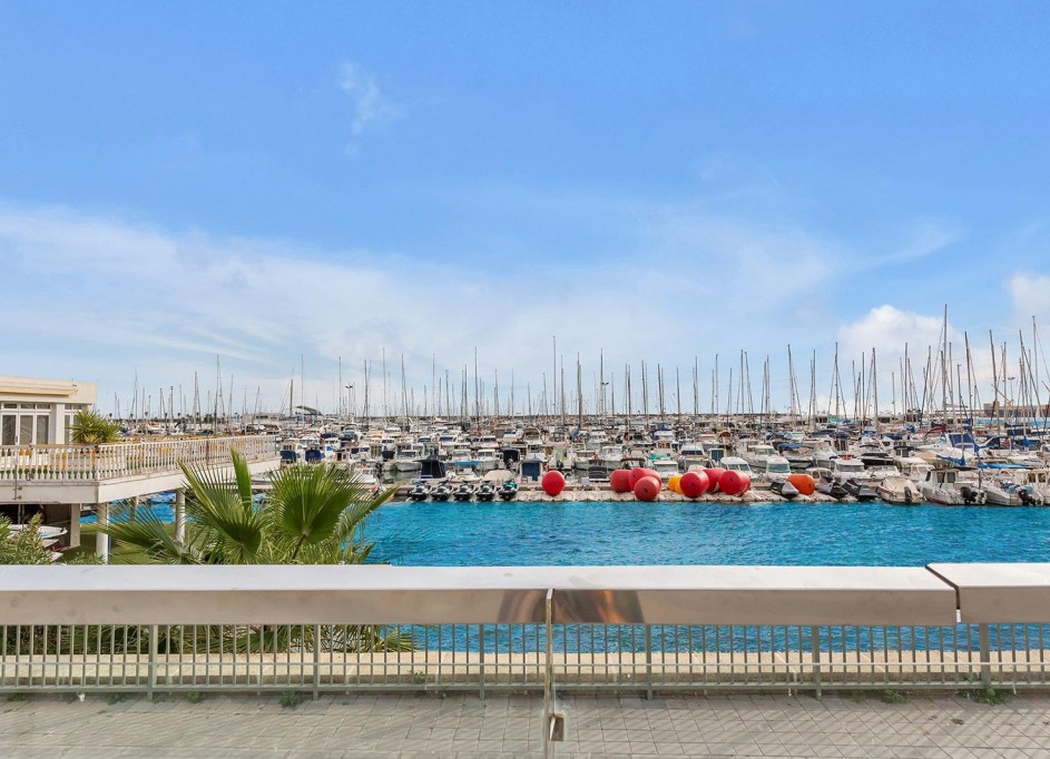 Revente - Appartement -
Torrevieja - Paseo maritimo