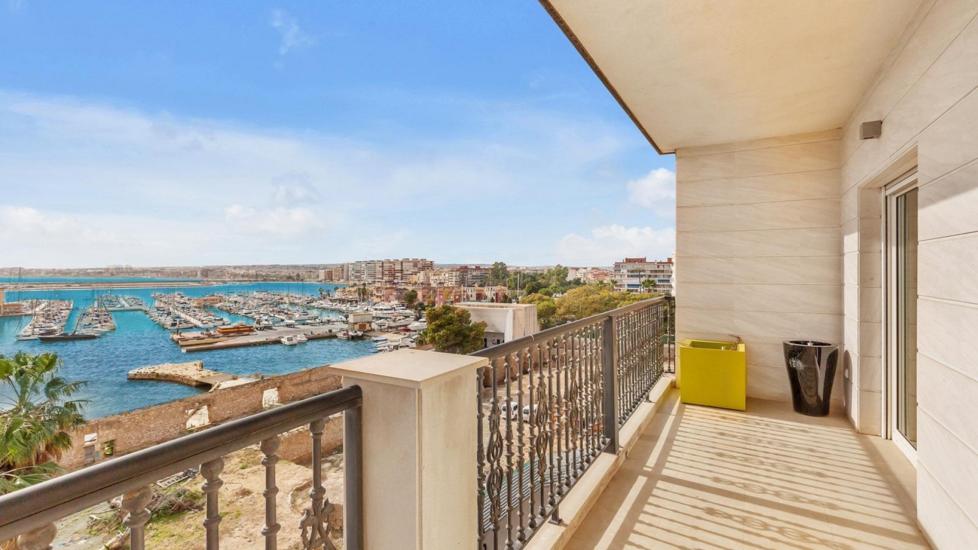 Revente - Appartement -
Torrevieja - Paseo maritimo