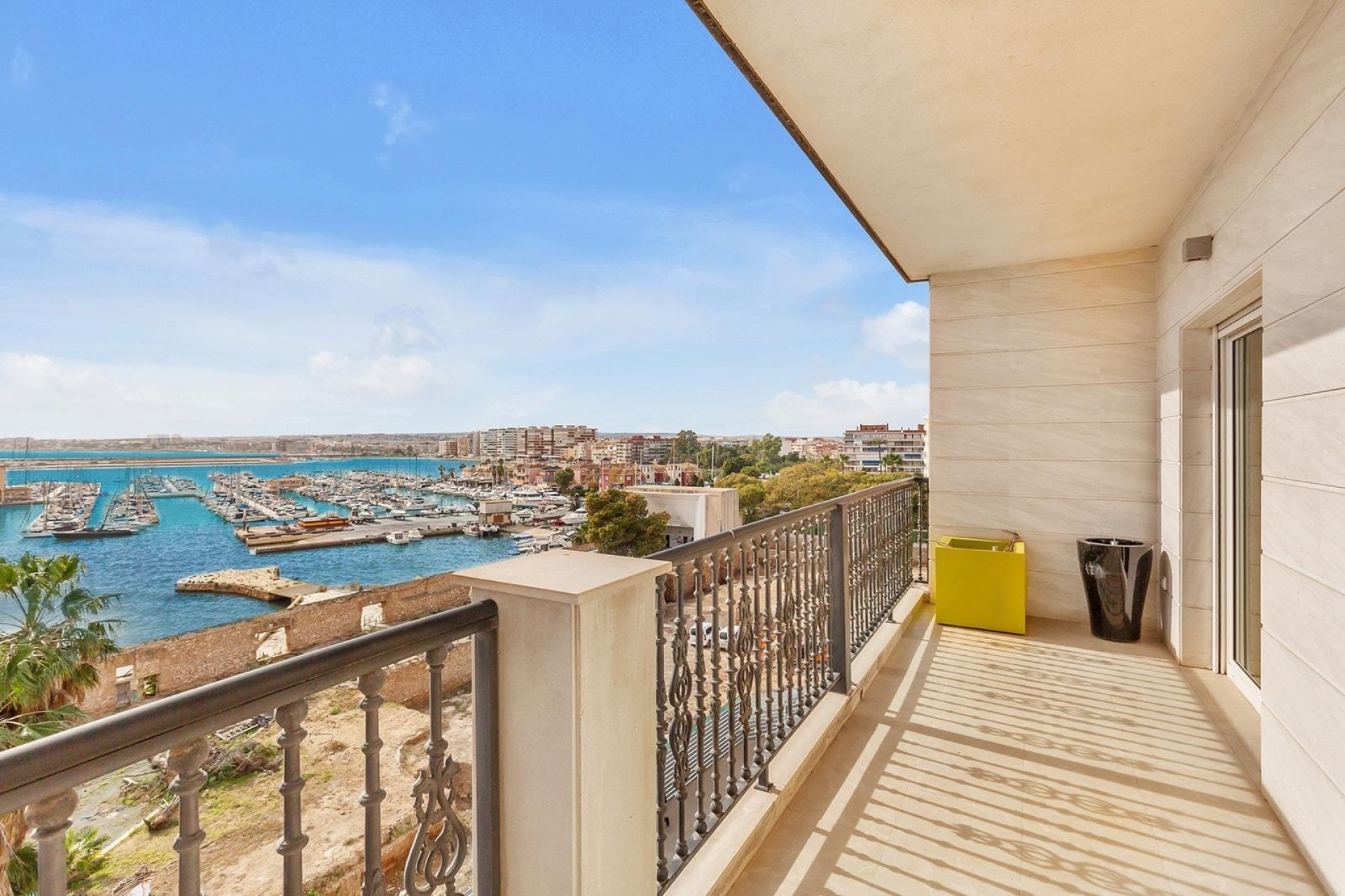 Revente - Appartement -
Torrevieja - Paseo maritimo