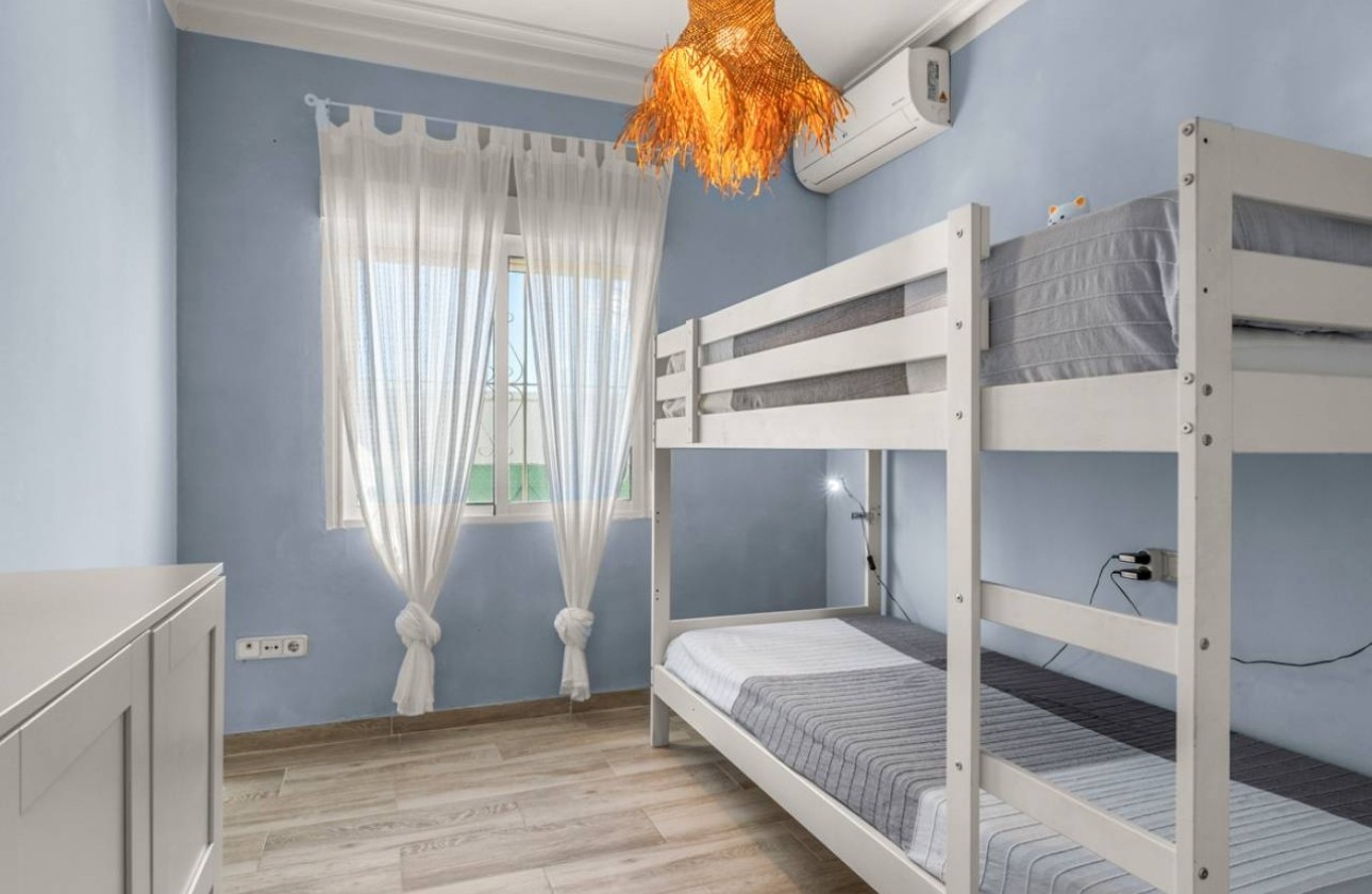 Revente - Appartement -
Torrevieja - Paseo maritimo