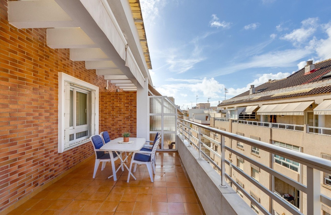 Revente - Appartement -
Torrevieja - Paseo maritimo