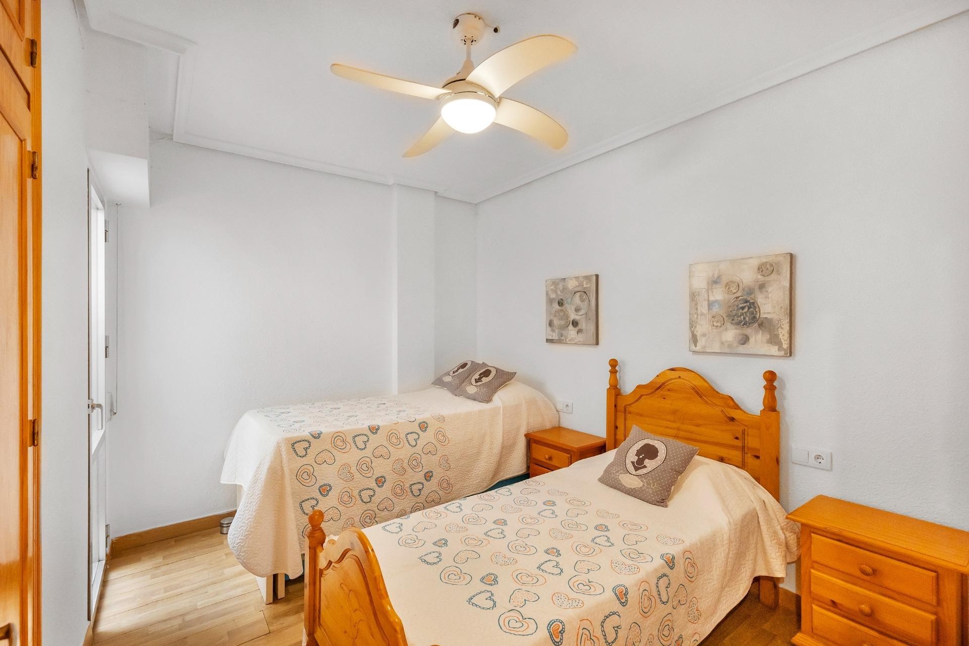 Revente - Appartement -
Torrevieja - Paseo Maritimo