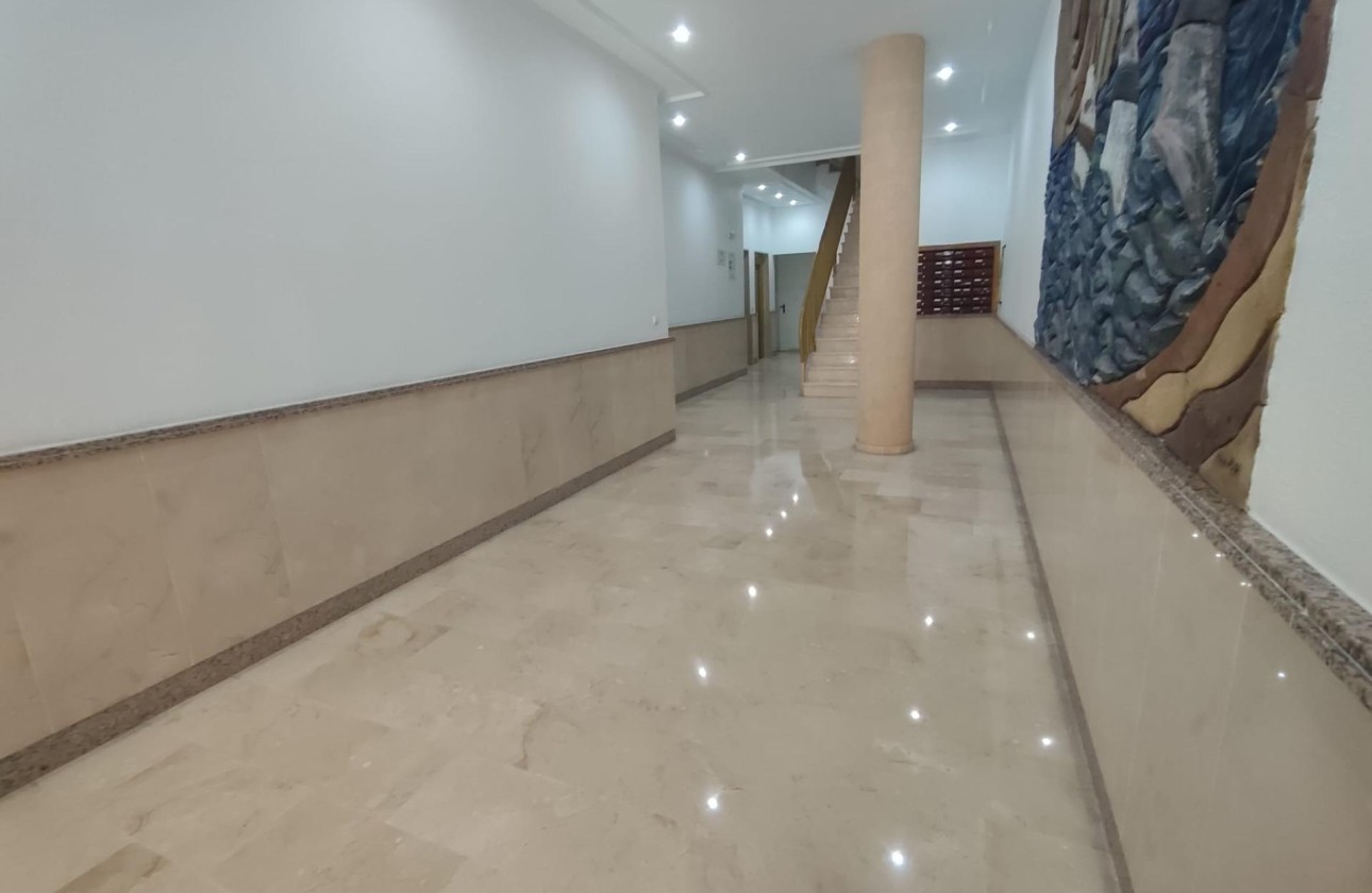 Revente - Appartement -
Torrevieja - Paseo Maritimo