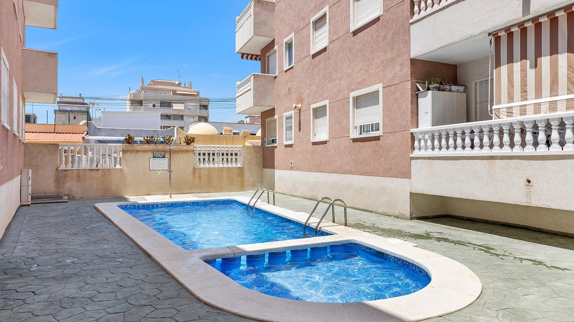 Revente - Appartement -
Torrevieja - Playa del cura