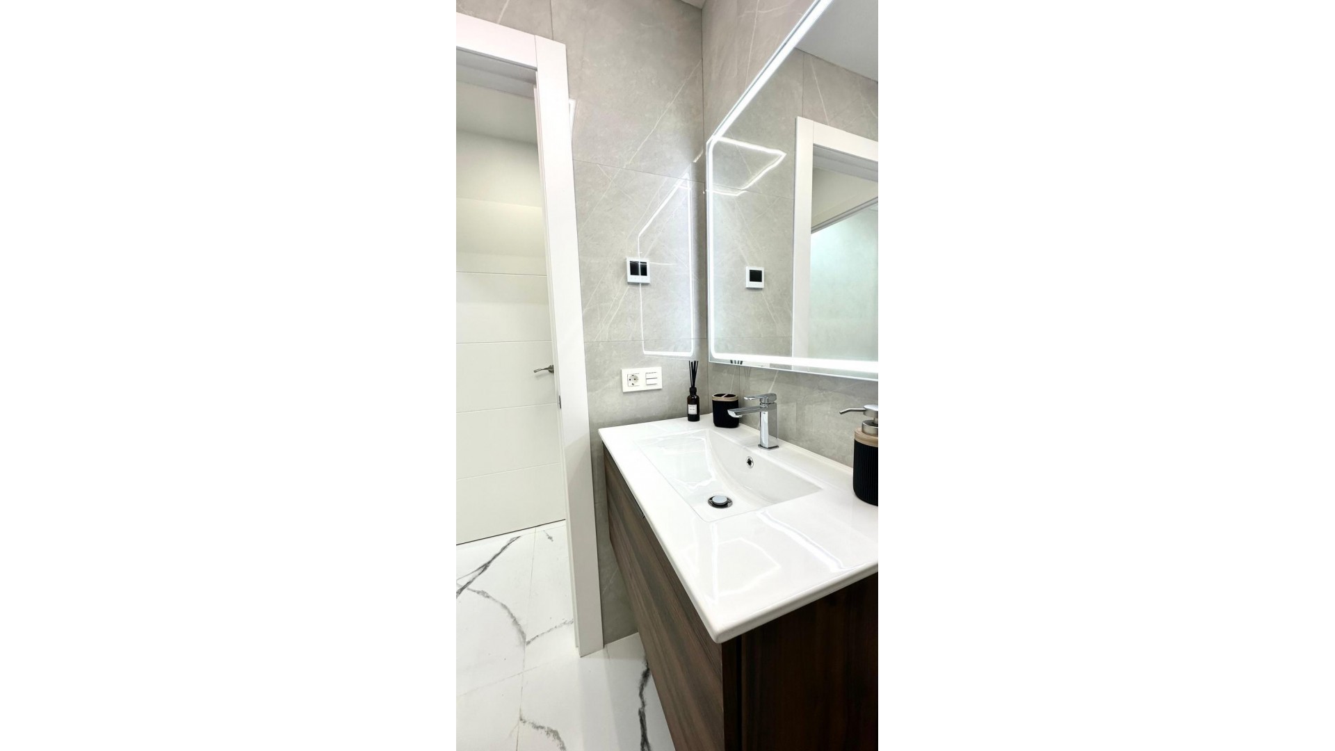 Revente - Appartement -
Torrevieja - Playa del cura