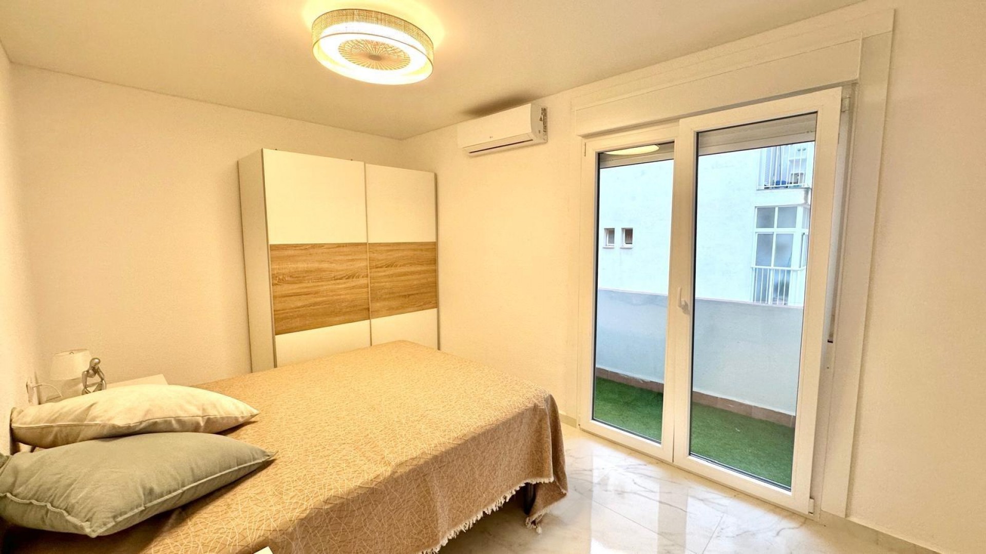 Revente - Appartement -
Torrevieja - Playa del cura