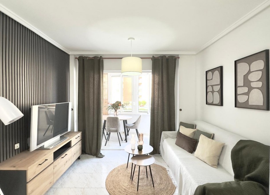 Revente - Appartement -
Torrevieja - Playa del cura