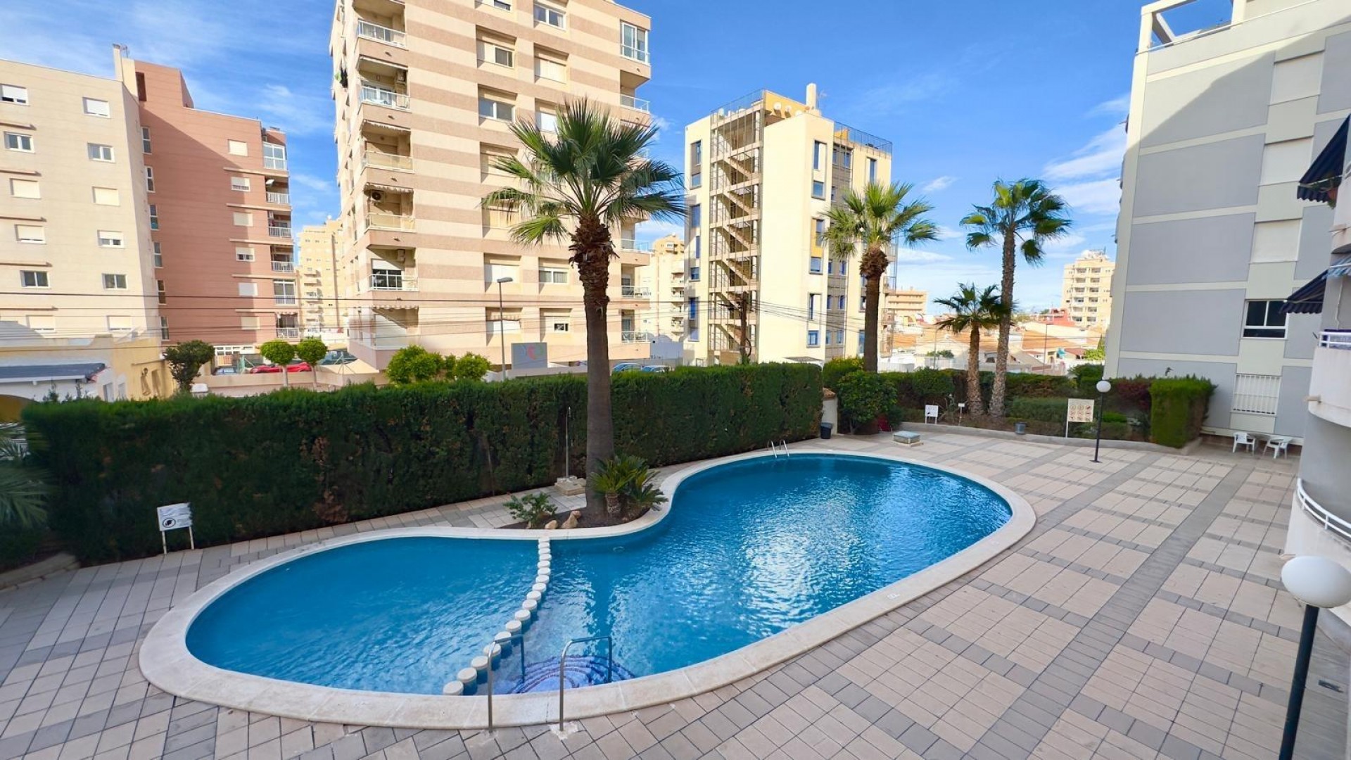 Revente - Appartement -
Torrevieja - Playa del cura