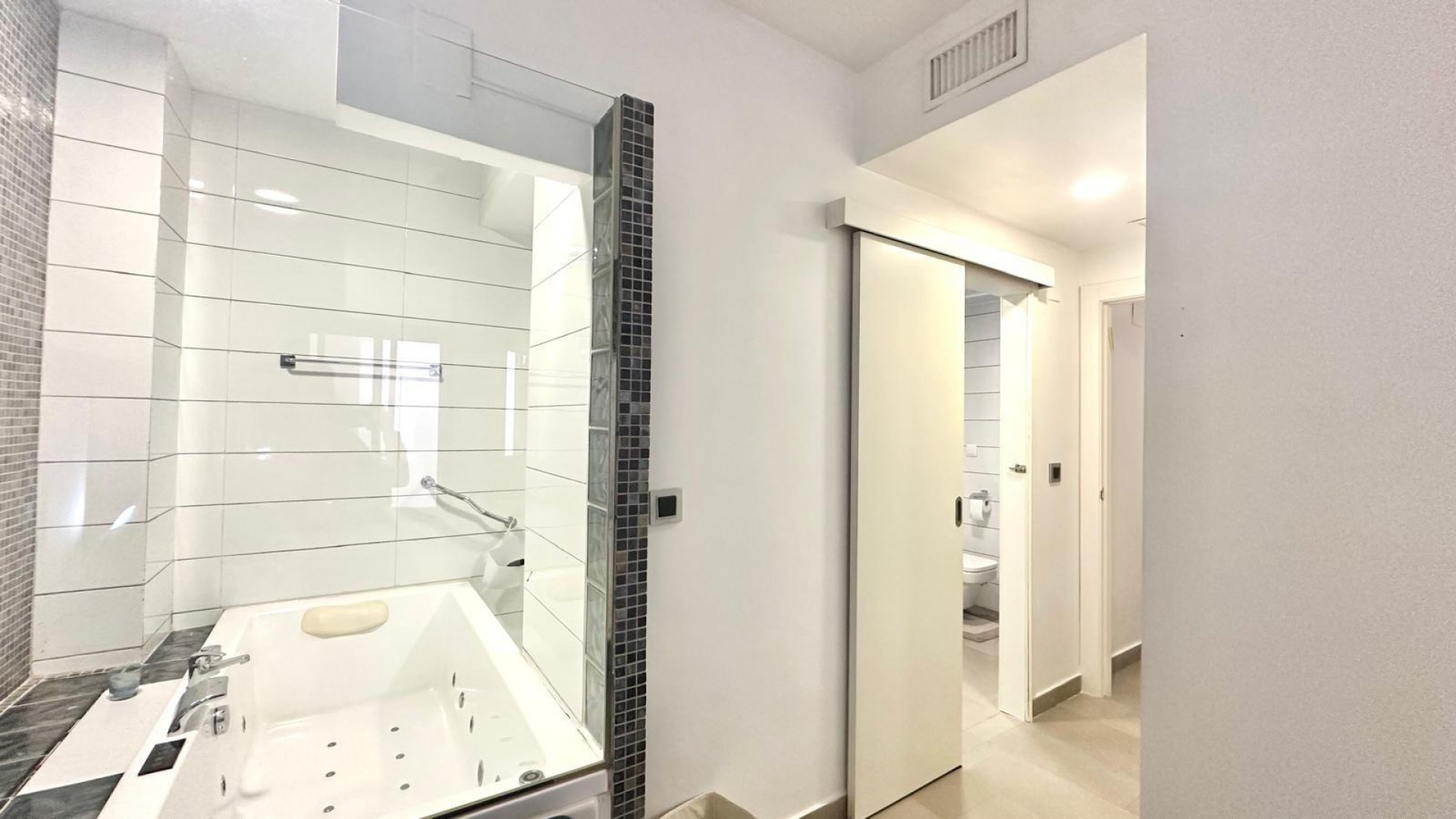 Revente - Appartement -
Torrevieja - torrevieja