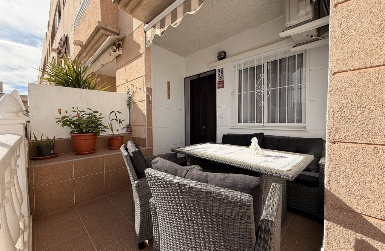 Revente - Appartement -
Torrevieja - Urb. Calas Blancas III
