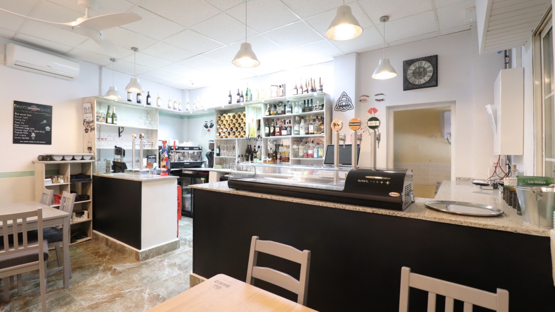 Revente - Commercial -
Catral - Catral - Town