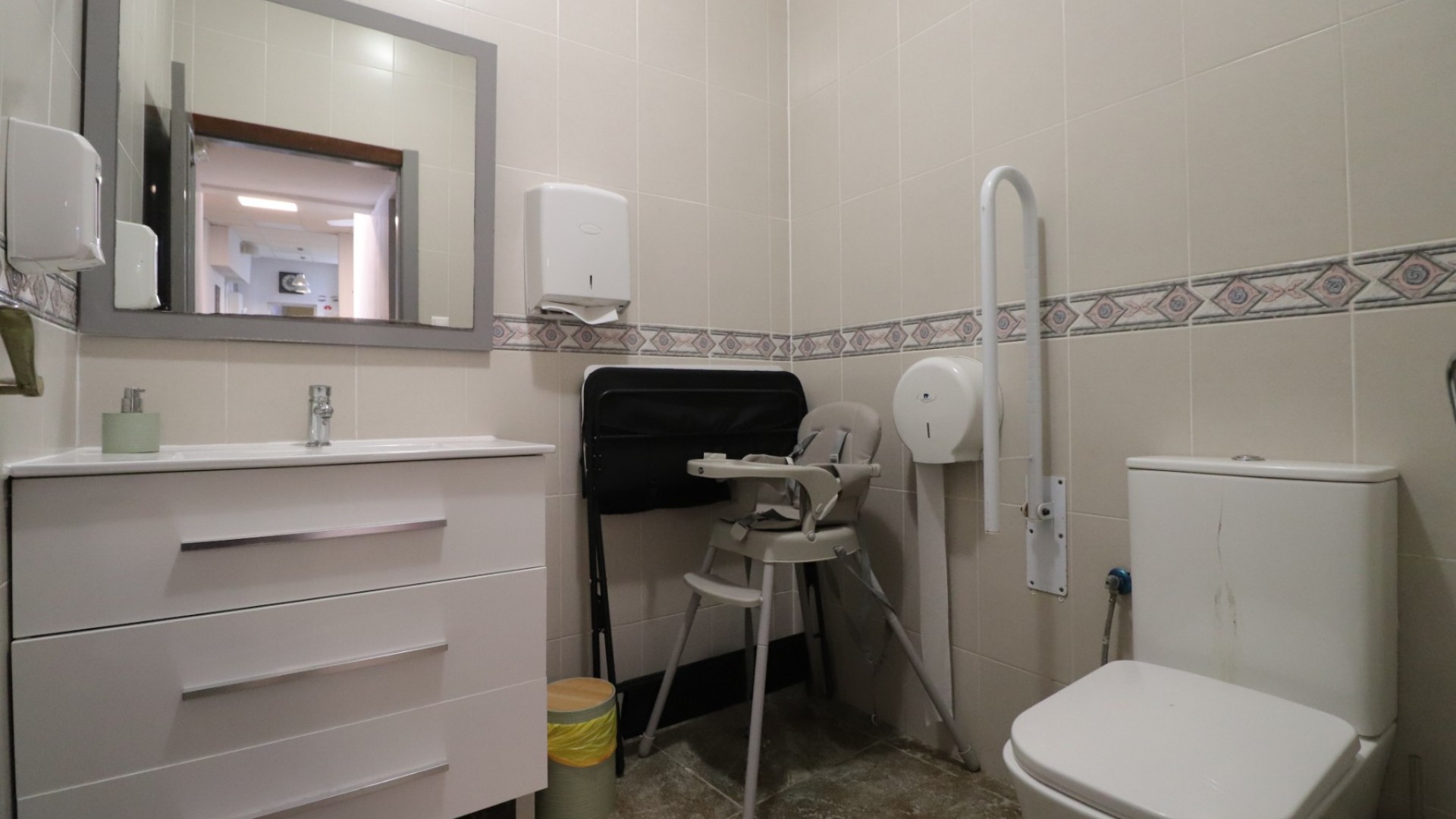 Revente - Commercial -
Catral - Catral - Town